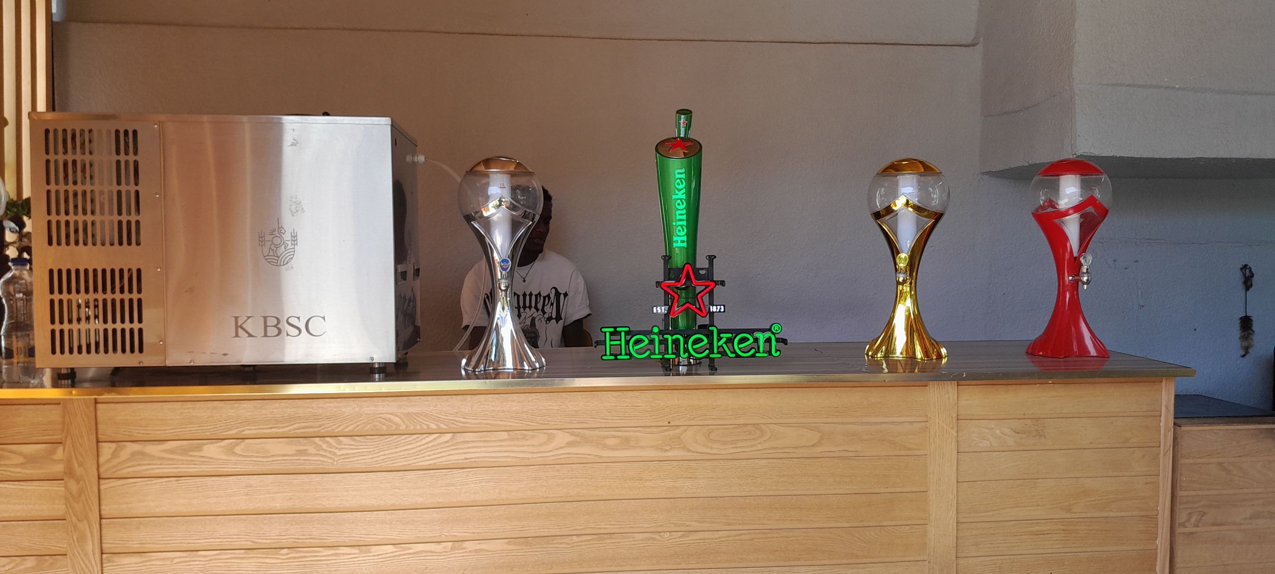 Bar Lounge - Comfortable lounge area with bar service